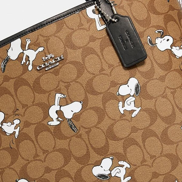 【コーチ X Peanuts】スヌーピープリントシティトート偽物